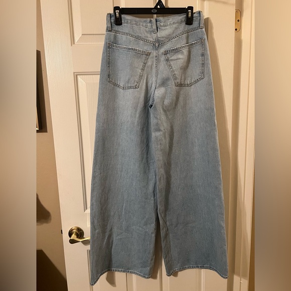 NWT Universal Thread Women’s Mid-Rise Super Wide Leg Light Wash Jeans Size 2 - Picture 2 of 7